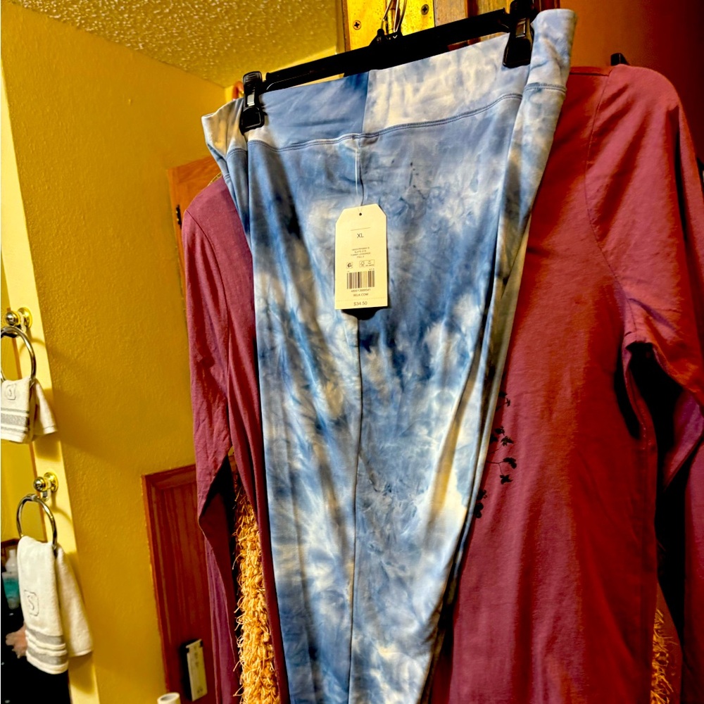 Wonderly alternate yummy leggings NWT blue heaven from Belk’s